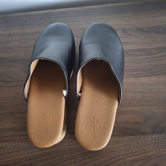 Universal Thread Magnolia Clogs - Picture 3 of 5